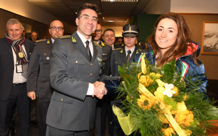 SOFIA GOGGIA FESTEGGIATA AL SUO RIENTRO, L’ABBRACCIO DELLE FIAMME GIALLE