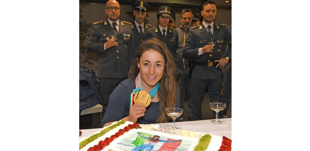 SOFIA GOGGIA FESTEGGIATA AL SUO RIENTRO, L’ABBRACCIO DELLE FIAMME GIALLE