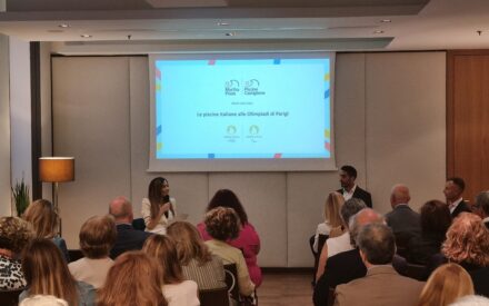 LE PISCINE DI PARIGI 2024 SONO… LOMBARDE: LA PRESENTAZIONE DI MYRTHA POOLS CON MAGNINI