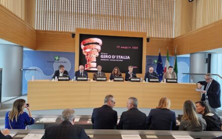 PRESENTATE LE TAPPE LOMBARDE DEL GIRO D’ITALIA E L’IMPATTO DELLA “CORSA ROSA” SULLA LOMBARDIA